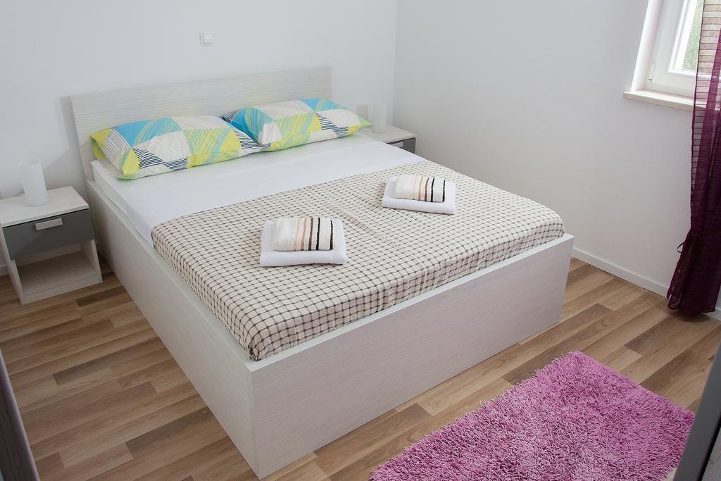 Apartment Gamma With Hydromassage Mini Pool Near Split Zrnovnica Exterior photo