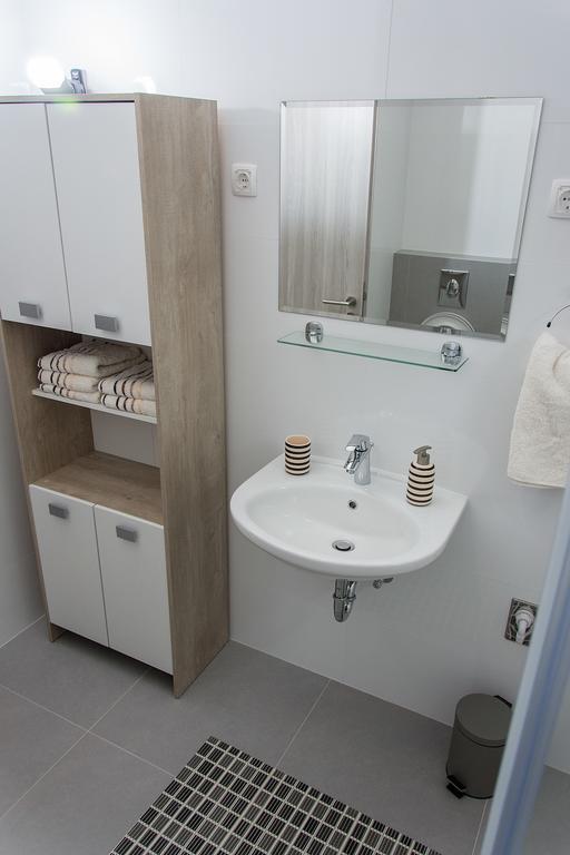 Apartment Gamma With Hydromassage Mini Pool Near Split Zrnovnica Exterior photo