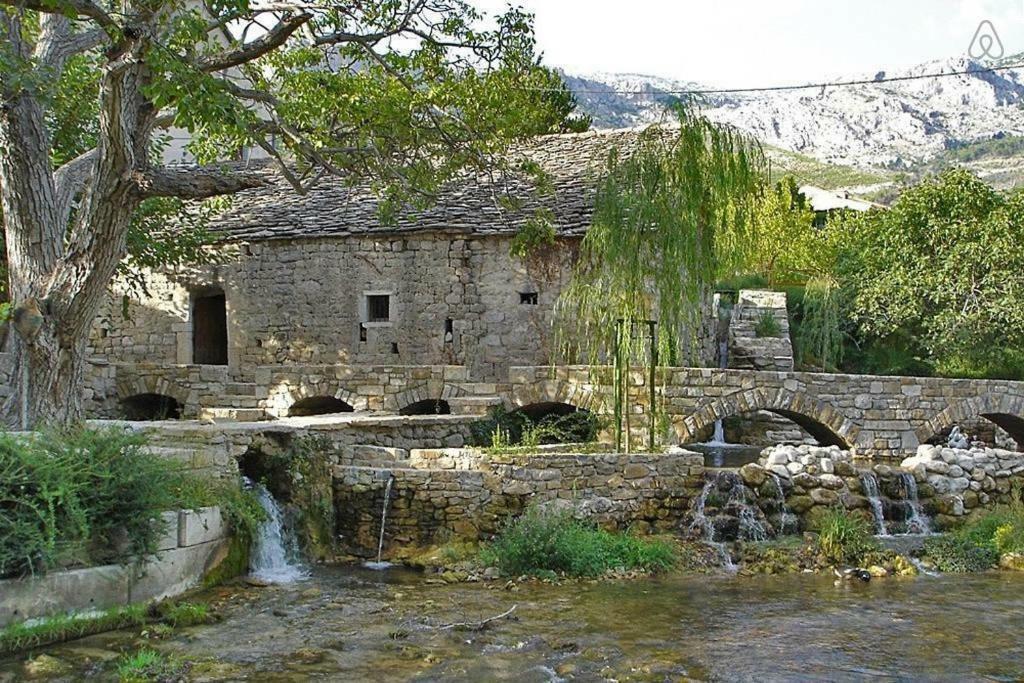 Apartment Gamma With Hydromassage Mini Pool Near Split Zrnovnica Exterior photo