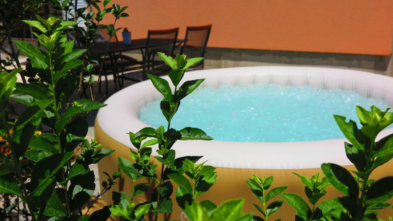 Apartment Gamma With Hydromassage Mini Pool Near Split Zrnovnica Exterior photo